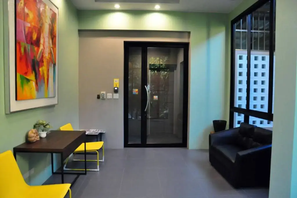 Муанг: Dusit Naka Place