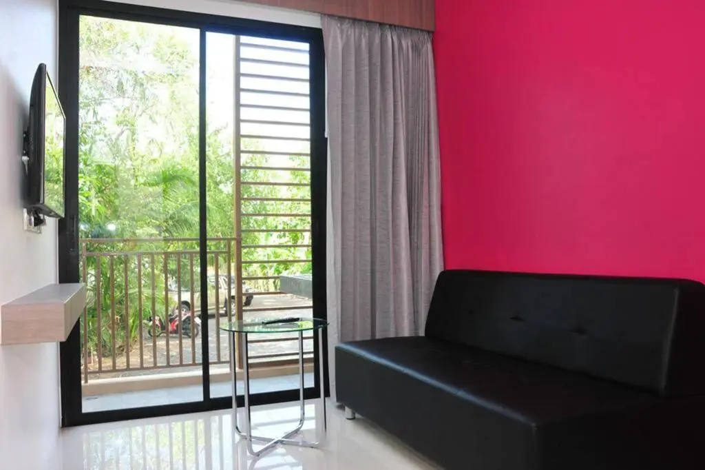 Муанг: Dusit Naka Place