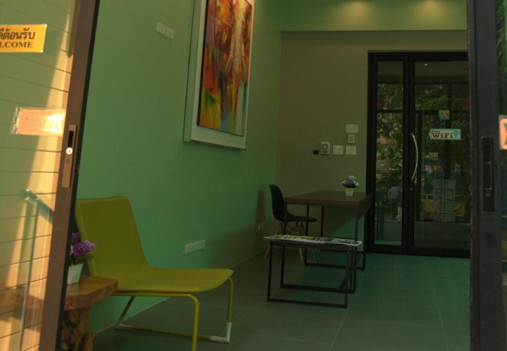 Муанг: Dusit Naka Place