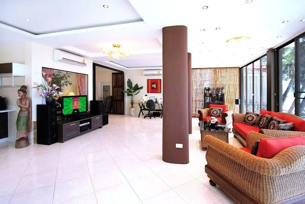 Кату: Longtail Suites