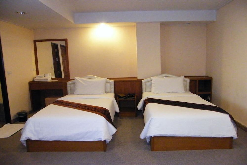 Лопбури: Grand Leo Hotel