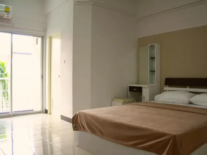 Лопбури: Baanbudsarin Apartment