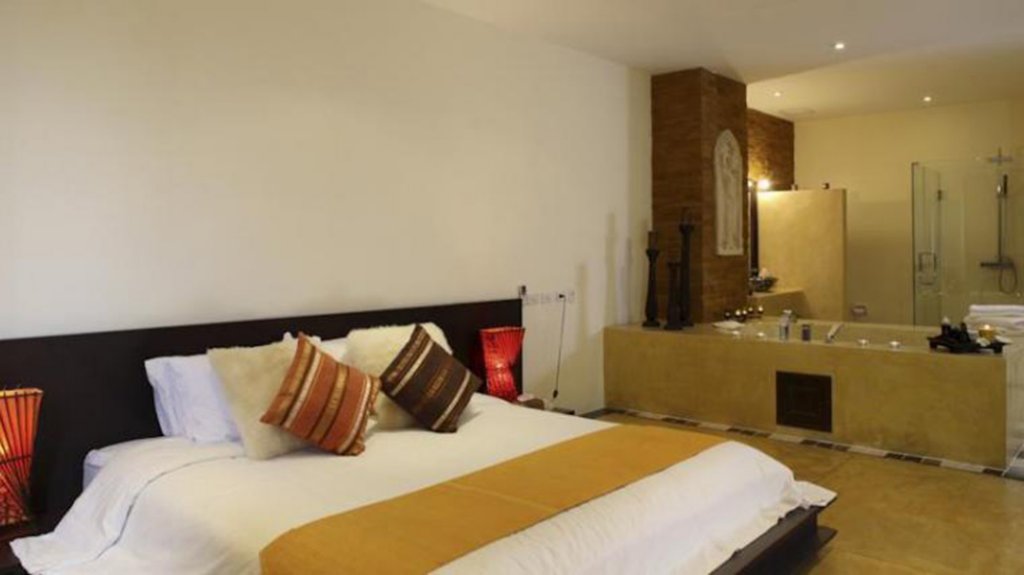 Муанг: Karon Rustic Villas
