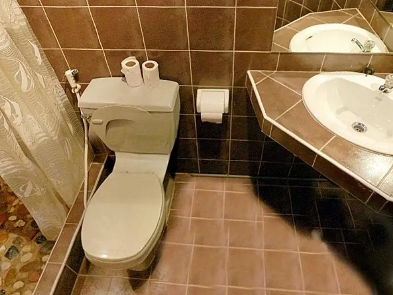 Муанг: Tiks Place