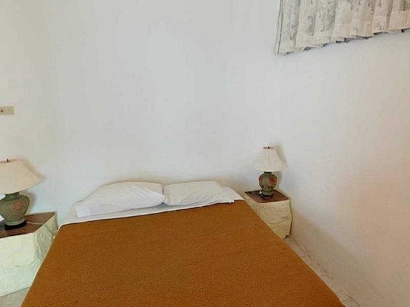Муанг: Tiks Place