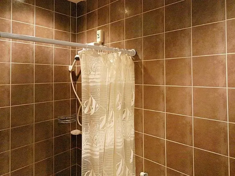 Муанг: Tiks Place