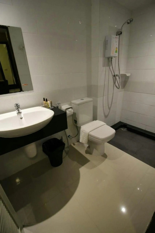 Бангкок: Leelawadee Modern Resort Huaykwang