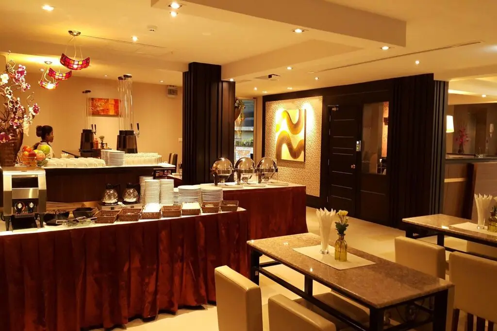 Бангкок: Leelawadee Modern Resort Huaykwang