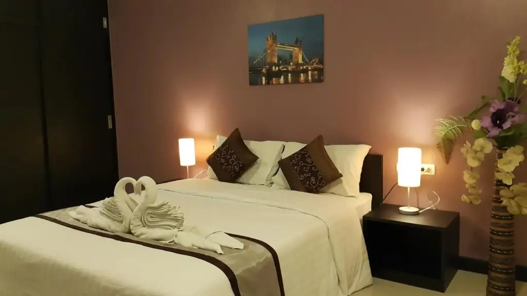 Бангкок: Leelawadee Modern Resort Huaykwang