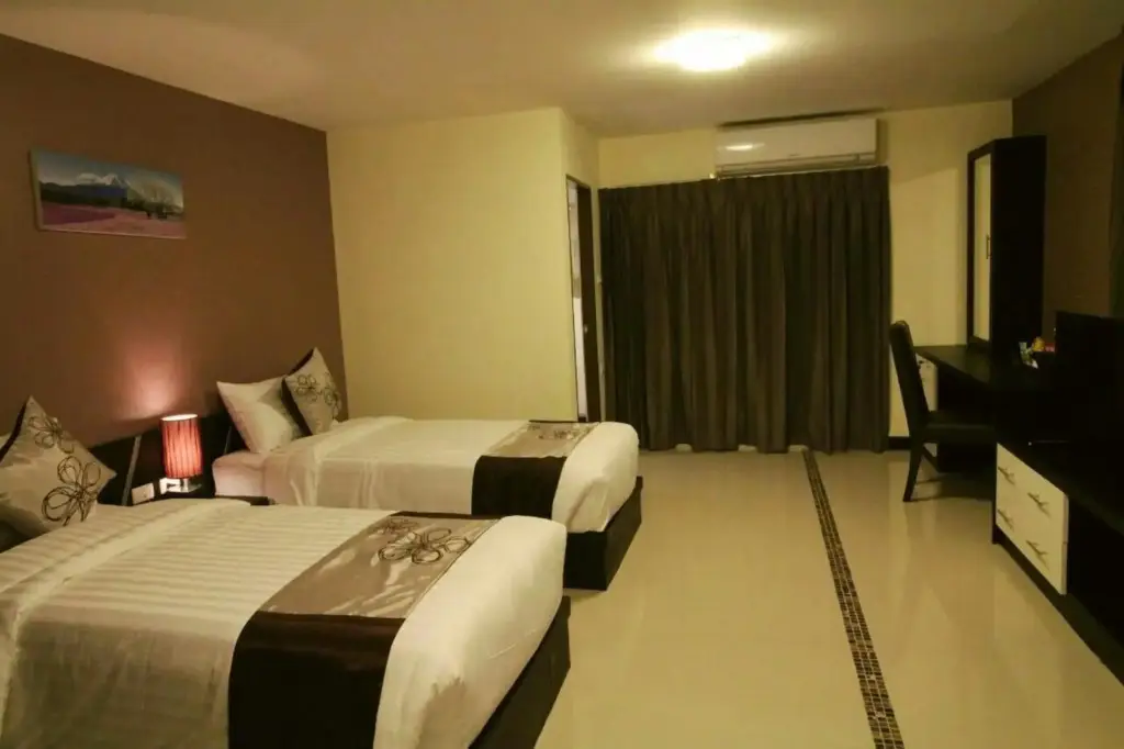 Бангкок: Leelawadee Modern Resort Huaykwang