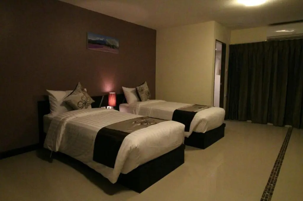 Бангкок: Leelawadee Modern Resort Huaykwang