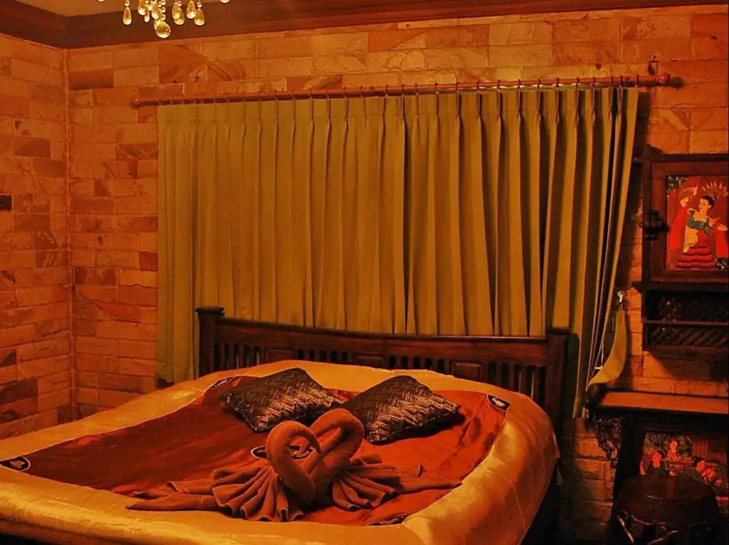 Чаам: Baan Fern Talay