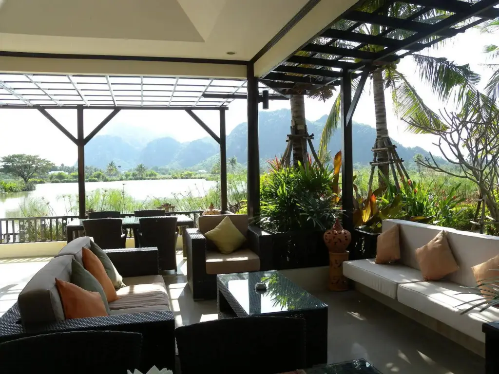 Чаам: Jurassic Mountain Resort & Fishing Park