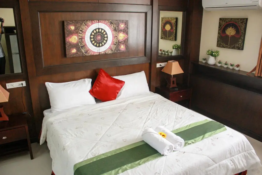 Чаам: 七岩巴黎式旅馆(Cha am Paris Style Guest House)
