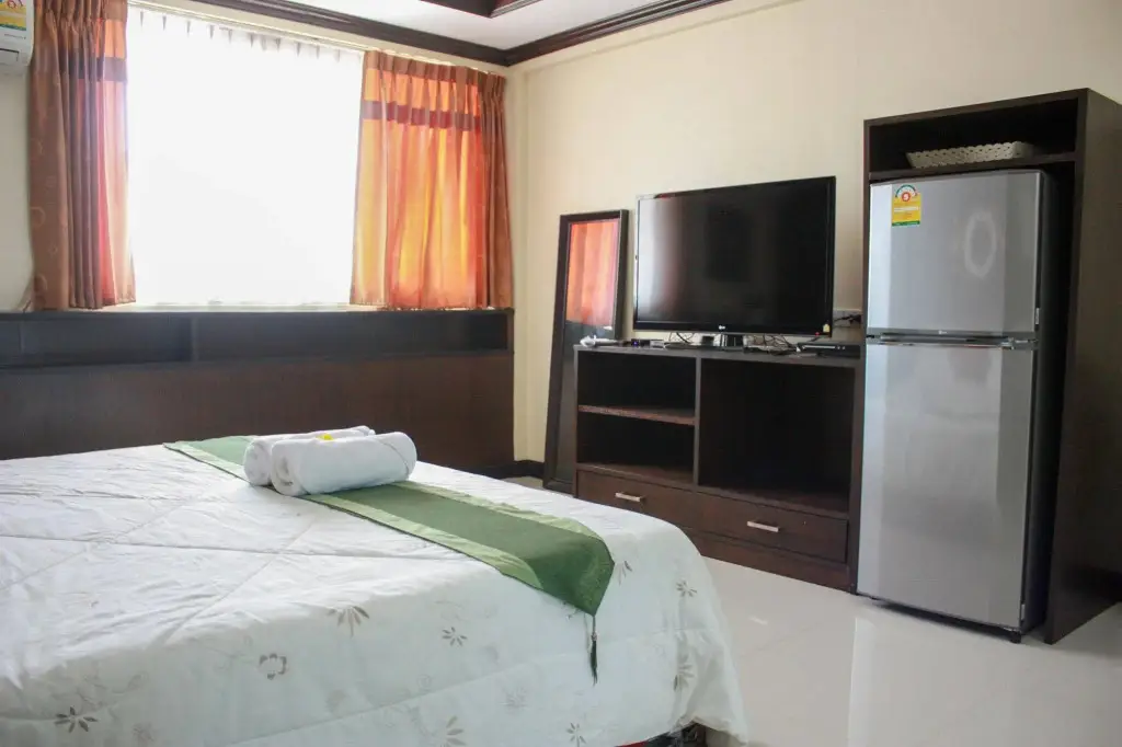 Чаам: 七岩巴黎式旅馆(Cha am Paris Style Guest House)