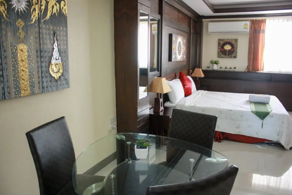 Чаам: 七岩巴黎式旅馆(Cha am Paris Style Guest House)