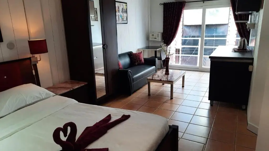 Паттайя: Swiss Food Restaurant and Hotel
