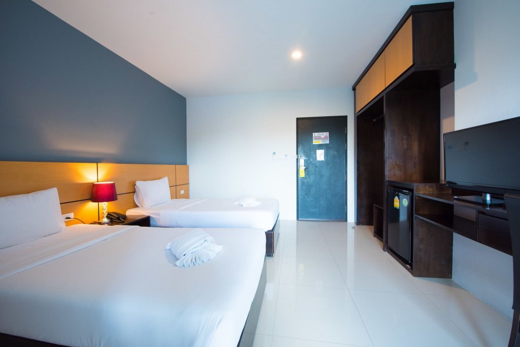 Сураттхани: Lee Hotel