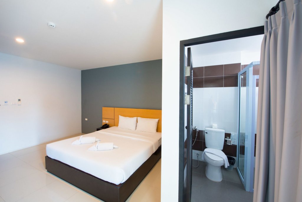 Сураттхани: Lee Hotel