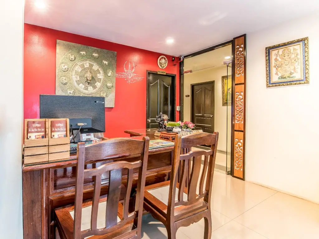 Бангкок: The Bang Khun Phrom Suites