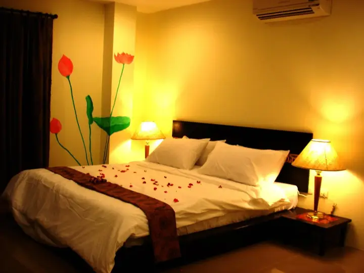 Бангкок: The Bang Khun Phrom Suites