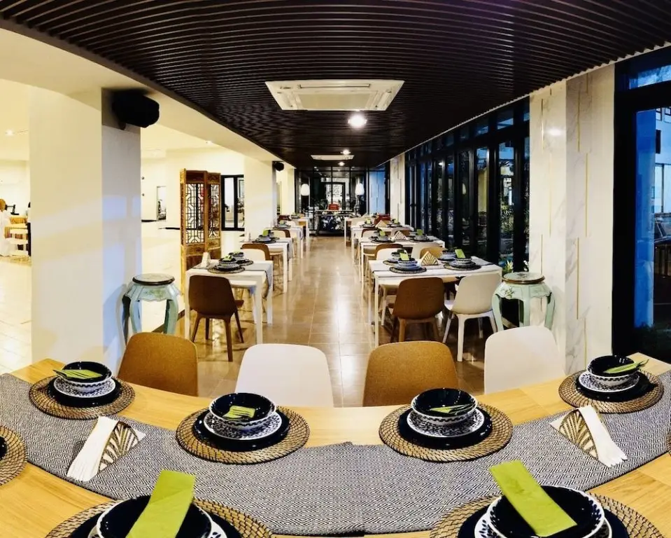 Рои Эт: M Grand Hotel Roiet