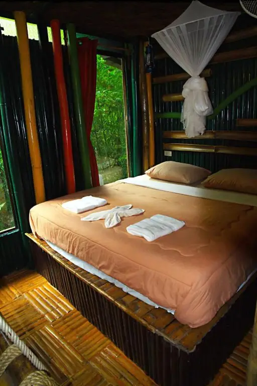 Фаном: Khaosok Treehouse Resort