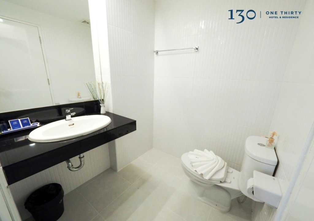 Бангкок: 130 Hotel & Residence