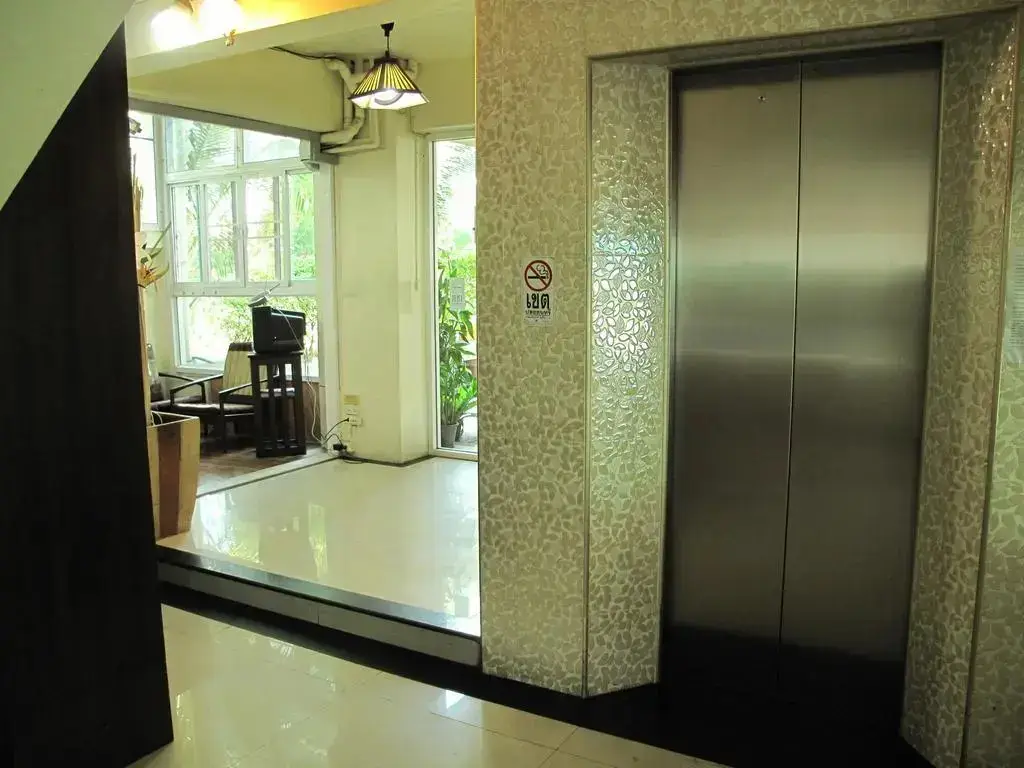 Бангкок: Grand View Condominia
