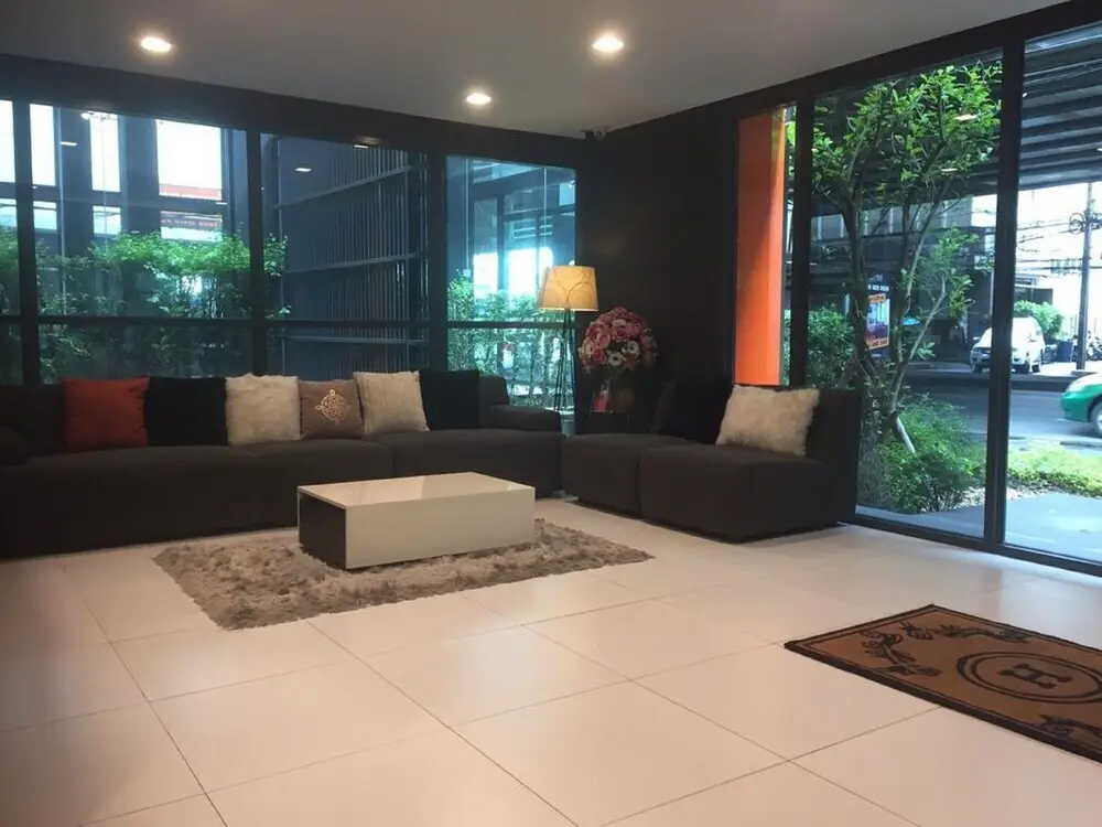 Бангкок: The Room Sukhumvit 62