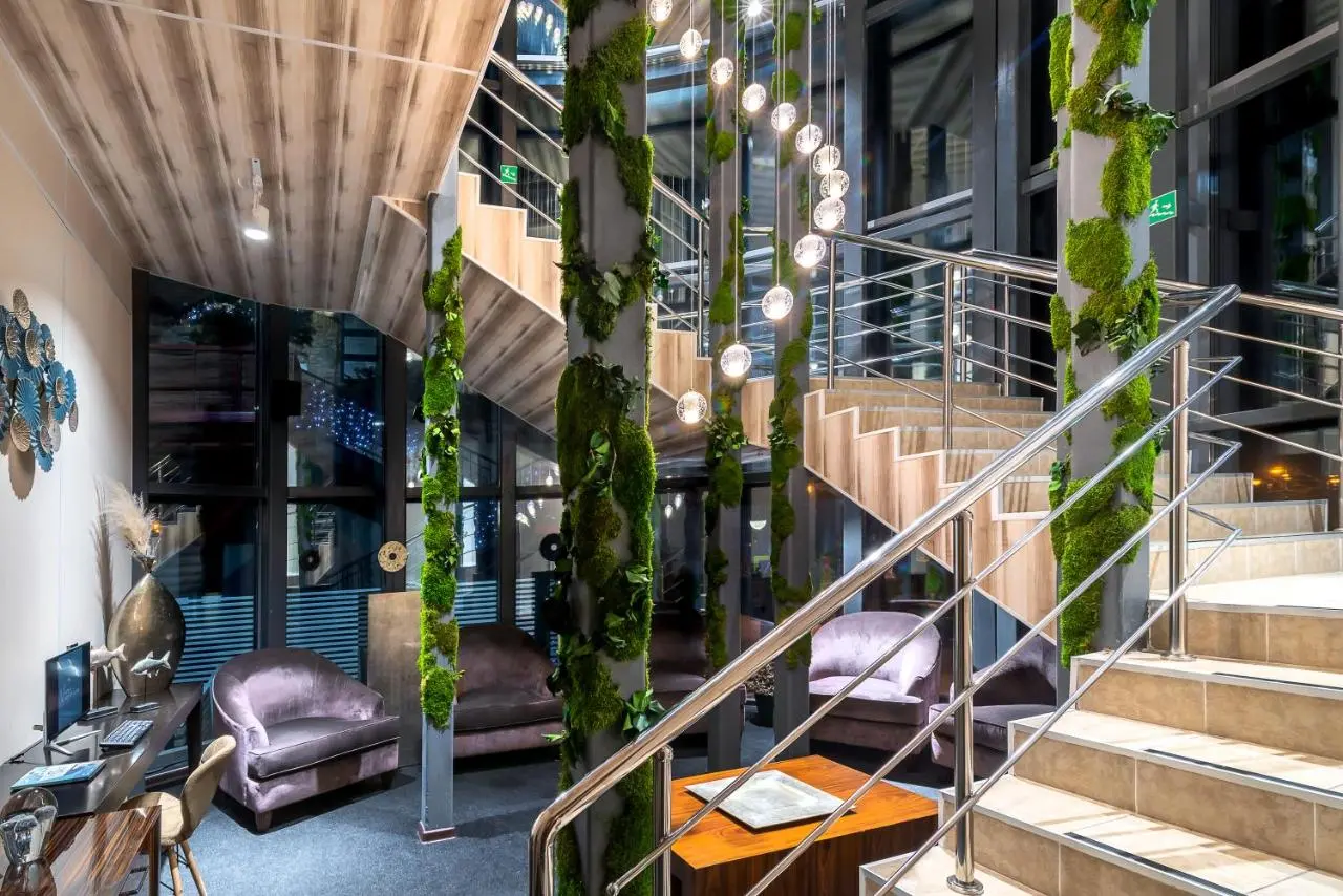 Владивосток: Отель V Hotel&Rooftop Lounge