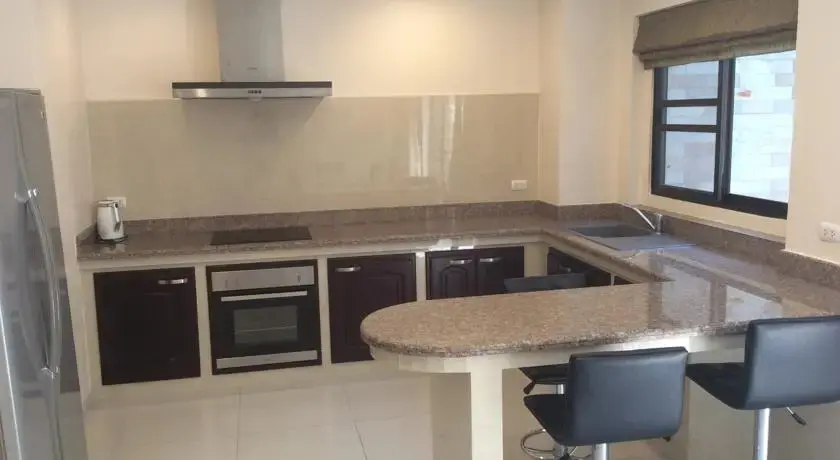 На Чом Тхиан: Baan Somprasong Condominium
