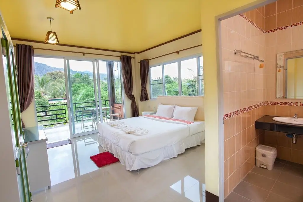 Фаном: Khao Sok Country Resort