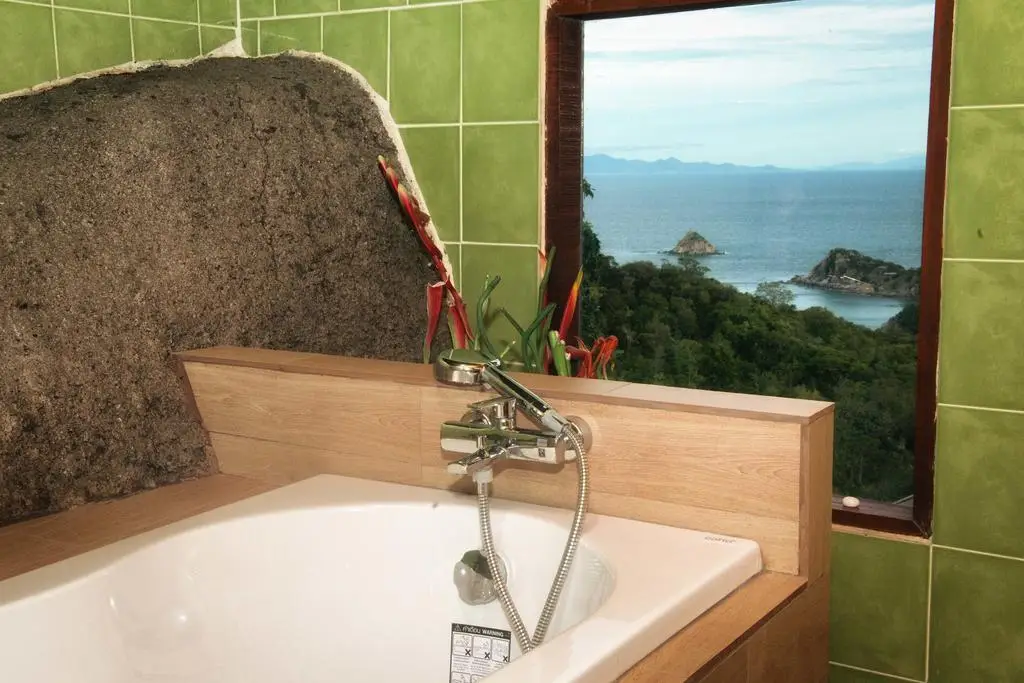 Остров Тау: Seaview Resort