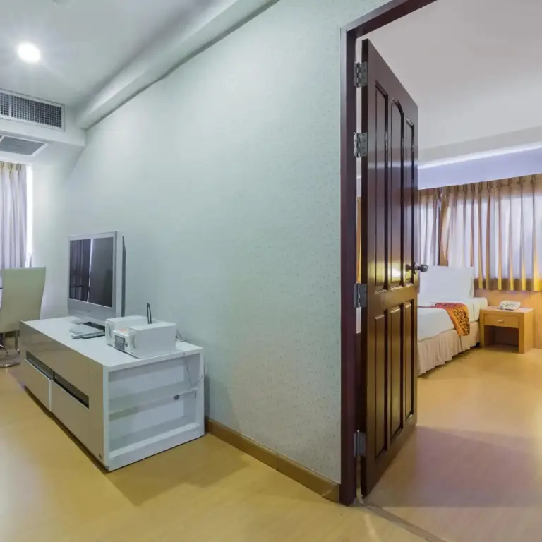 Бангкок: Three Seasons Bangkok
