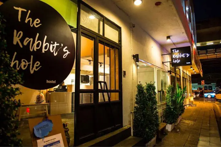 Бангкок: The Rabbit's Hole Hostel