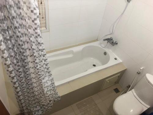 Паттайя: Diamond Suite - 2BR Apt in Thappraya