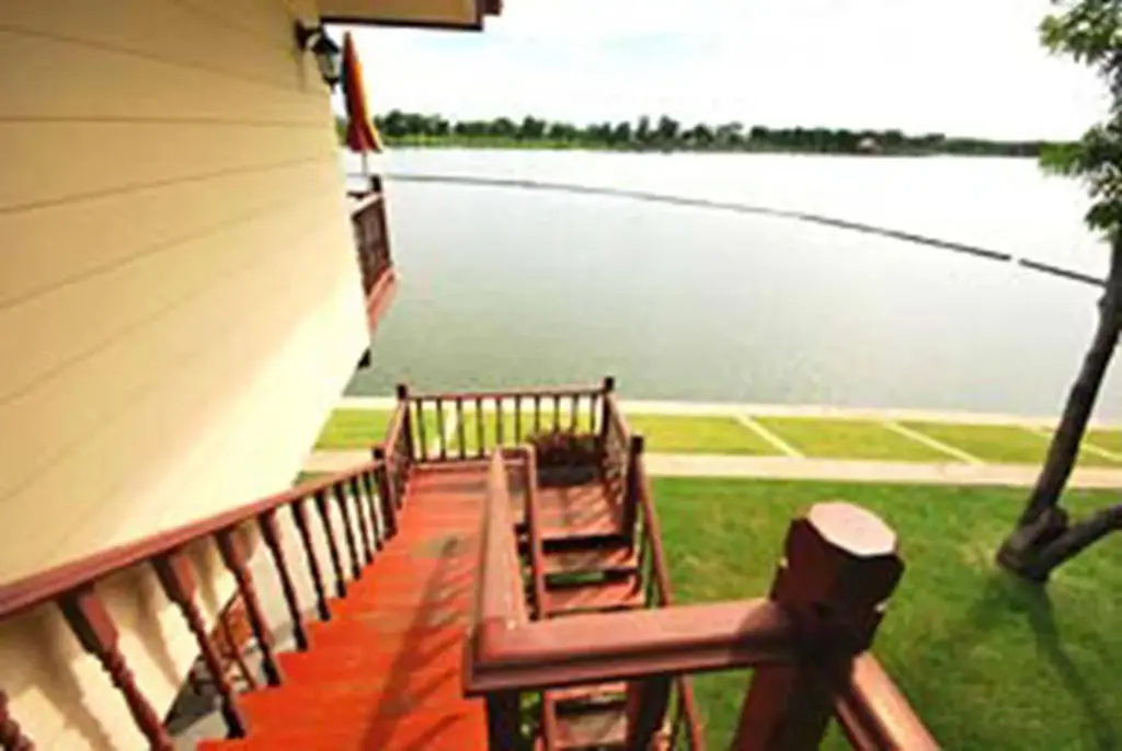Дем Банг Нанг Буат: Bungchawak Resort