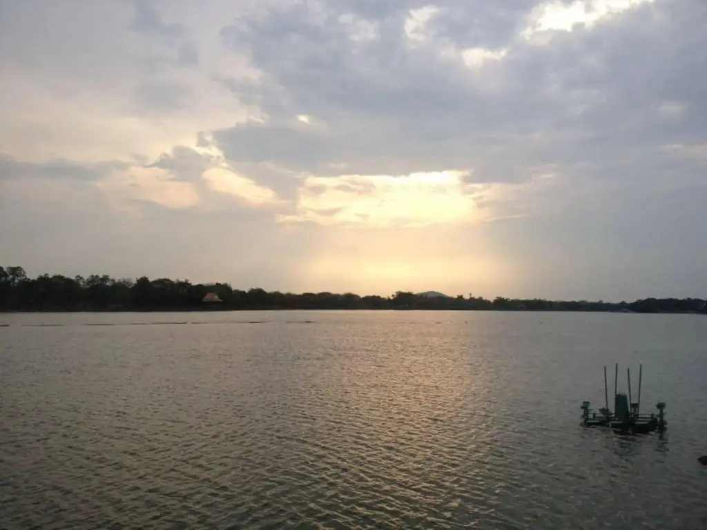 Дем Банг Нанг Буат: Bungchawak Resort