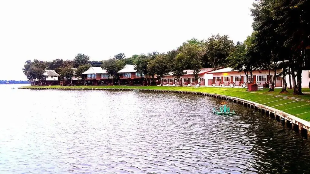 Дем Банг Нанг Буат: Bungchawak Resort