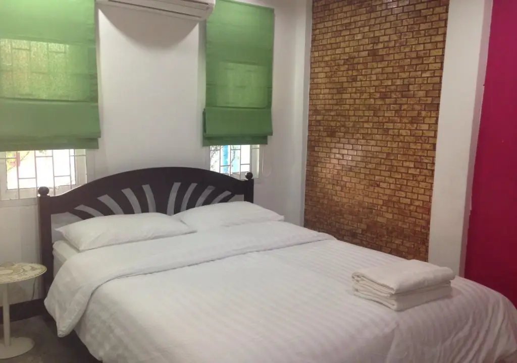 Бангкок: Lovely House Silom