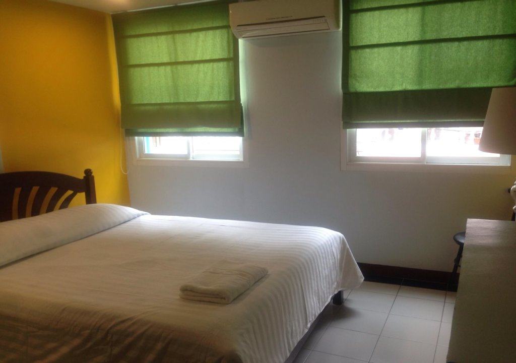 Бангкок: Lovely House Silom