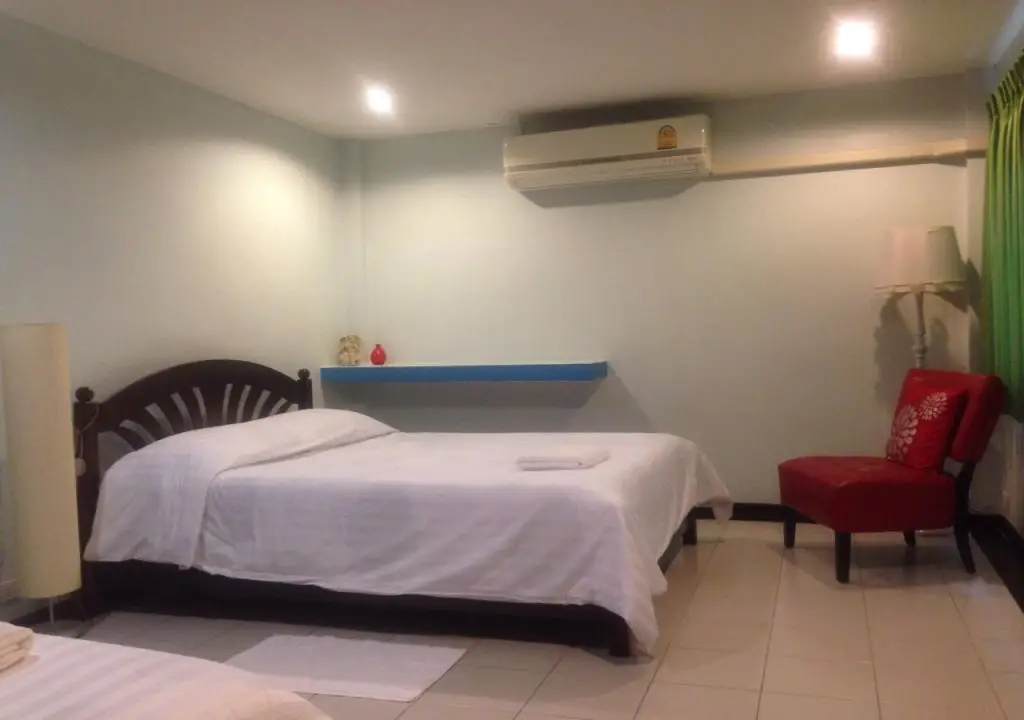 Бангкок: Lovely House Silom