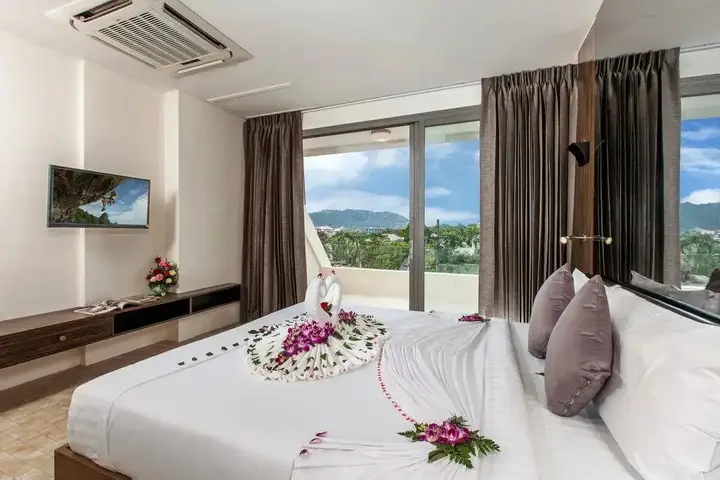 Кату: The Green Golf Condominium