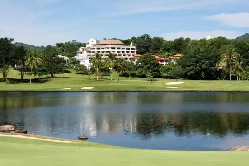 Кату: The Green Golf Condominium