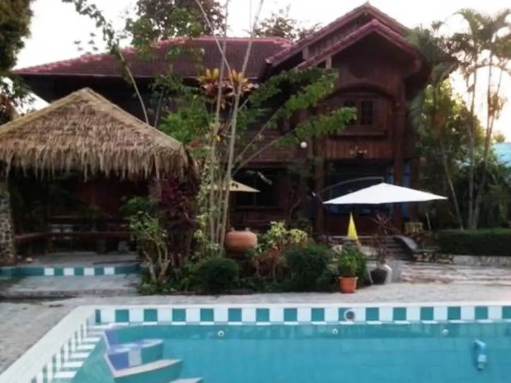 Накхоннайок: Villa Aden Organic Resort