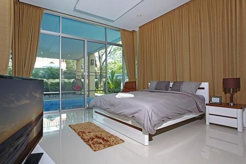 На Чом Тхиан: Jomtien Waree 8 - 6 Bedroom Pool Villa