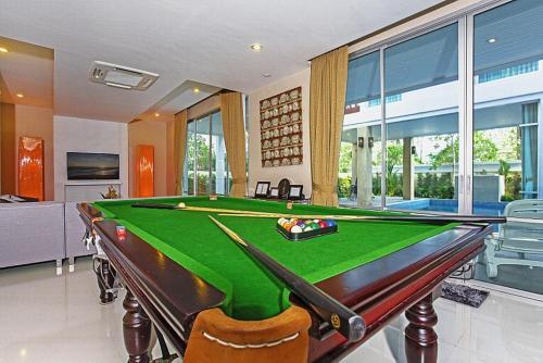 На Чом Тхиан: Jomtien Waree 8 - 6 Bedroom Pool Villa