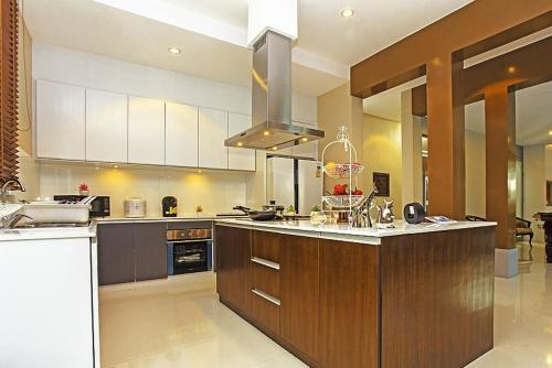 На Чом Тхиан: Jomtien Waree 8 - 6 Bedroom Pool Villa