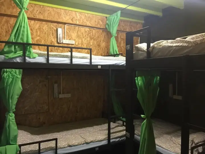 Самутсонгкхрам: Hometown Hostel